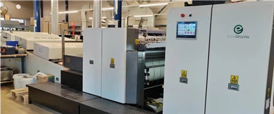 Mesin Pelapis Titik UV dan Pelapis Permukaan Penuh